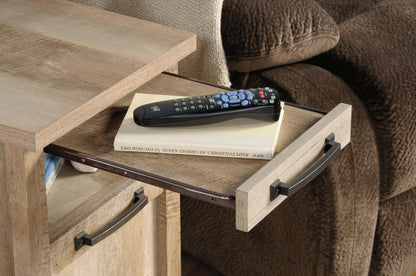 Cannery 14.37 Rustic Chairside Table with Storage - Finition Chêne Clair | Table de fauteuil rustique Cannery de 14,37 po avec rangement - fini chêne clair