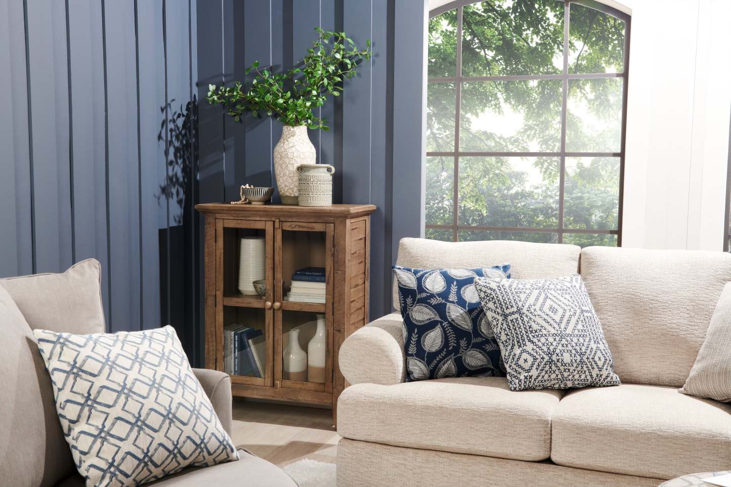 Rocco 32 Armoire d'appoint 2 portes - Bois naturel|Armoire décorative Rocco de 32 po avec 2 portes - bois naturel