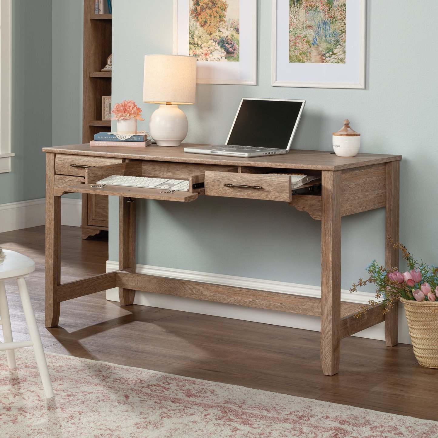 Rollingwood 54.02 Commercial Grade Writing Office Desk with 3-Drawers - Brushed Oak|Bureau de travail Rollingwood de 54,02 po de qualité commerciale à 3 tiroirs - chêne brossé