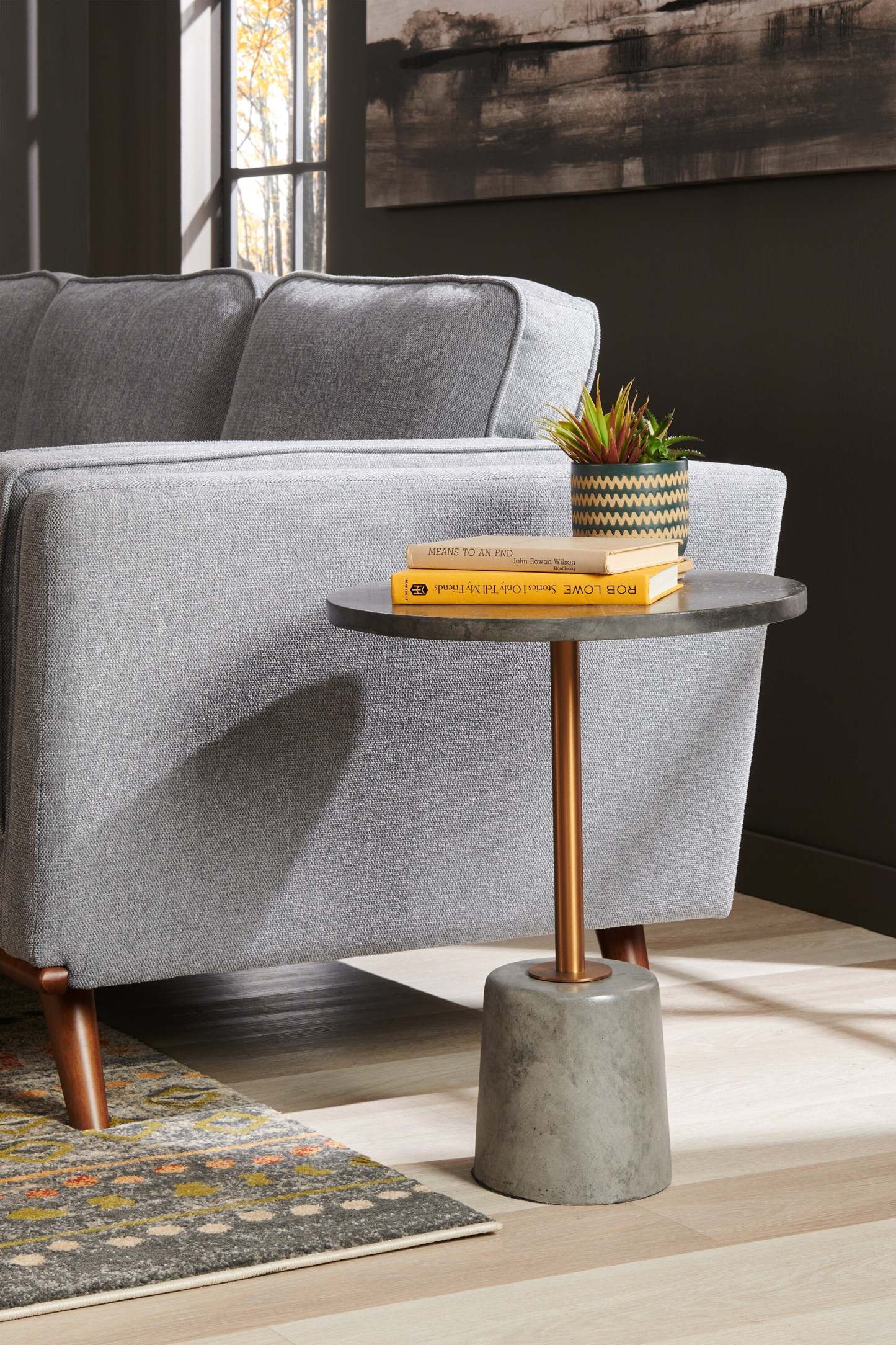 Rosalee 18 Accent Table - Grey Cement Top &amp; Base|Table d'appoint Rosalee de 18 po - dessus et base en ciment gris