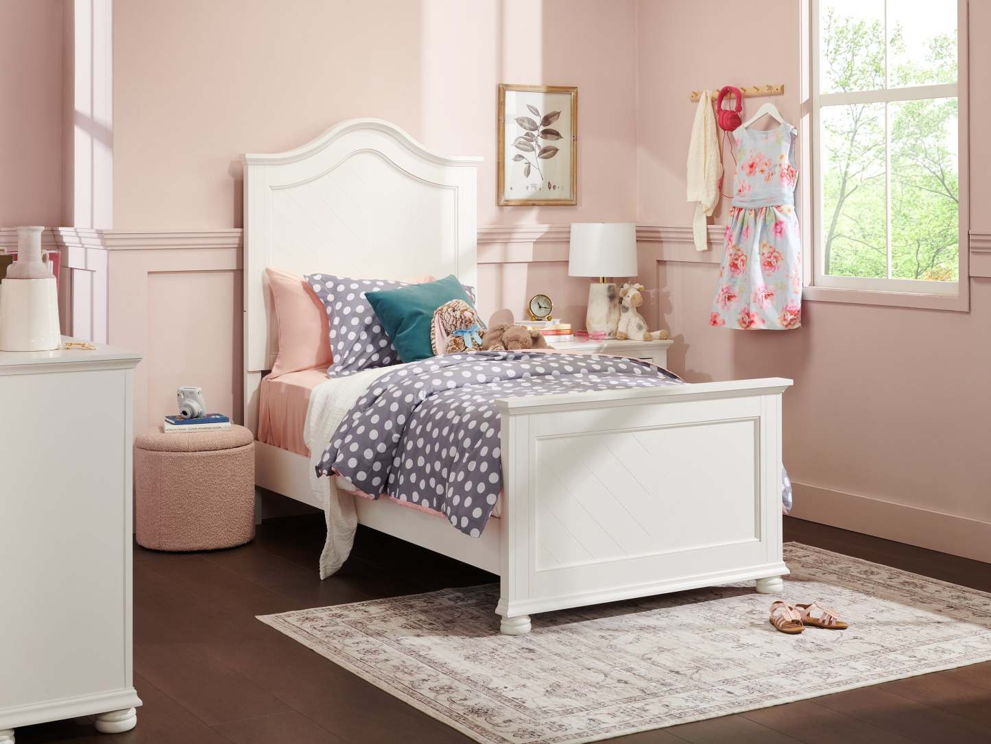 Lit à panneaux Ella avec tête de lit et cadre pour enfants, motif chevron, blanc - Taille double | Lit à panneaux Ella blanc pour enfants avec tête de lit, cadre et motif de chevrons - format lit simple