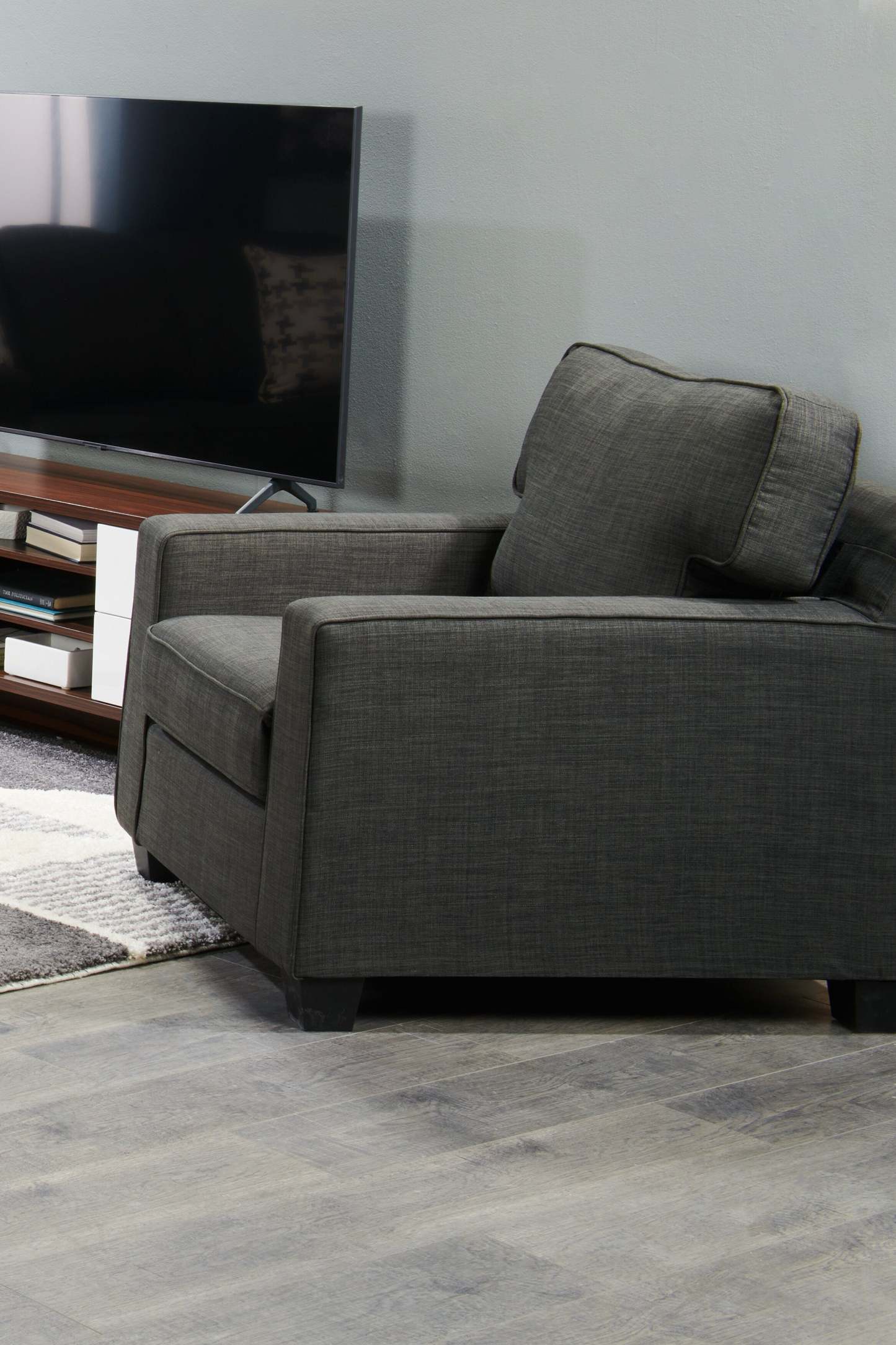 Made in Canada Sawyer 35 Linen-Look Fabric Chair with Reversible Cushions and Track Arms - Charcoal Grey | Fauteuil Sawyer de 35 po fabriqué au Canada en tissu d’apparence lin avec coussins réversibles et accoudoirs rectilignes - gris anthracite