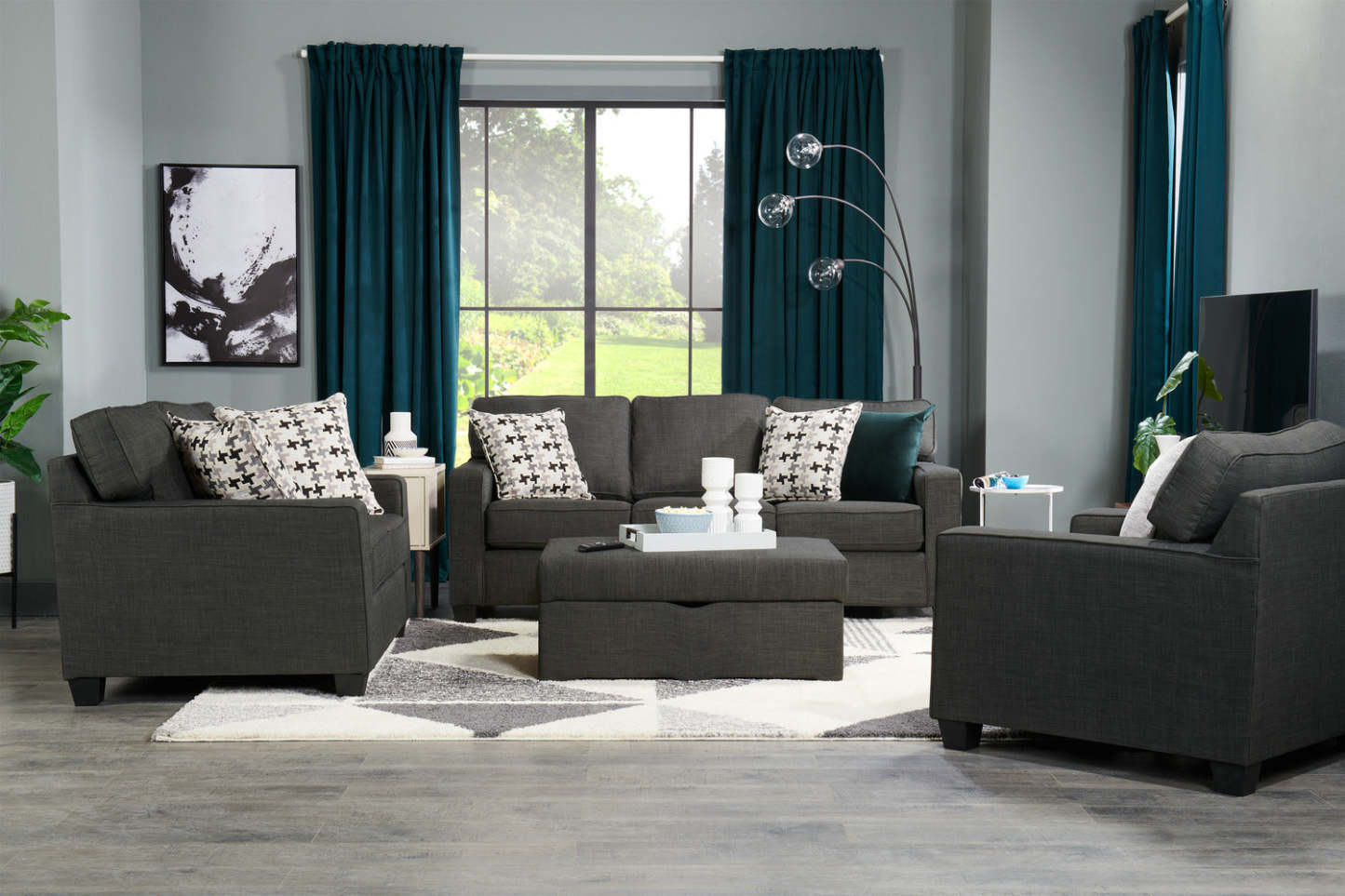 Made in Canada Sawyer 57 Linen-Look Fabric Loveseat with Reversible Cushions and Accent Pillows - Charcoal Grey | Causeuse Sawyer de 57 po fabriquée au Canada en tissu d’apparence lin avec coussins réversibles et coussins décoratifs - gris anthracite