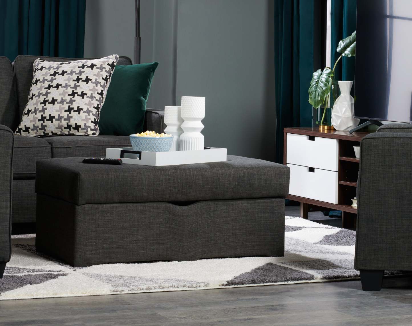 Made in Canada Sawyer 40 Linen-Look Fabric Storage Ottoman - Charcoal Grey | Pouf de rangement Sawyer de 40 po fabriqué au Canada en tissu d’apparence lin - gris anthracite