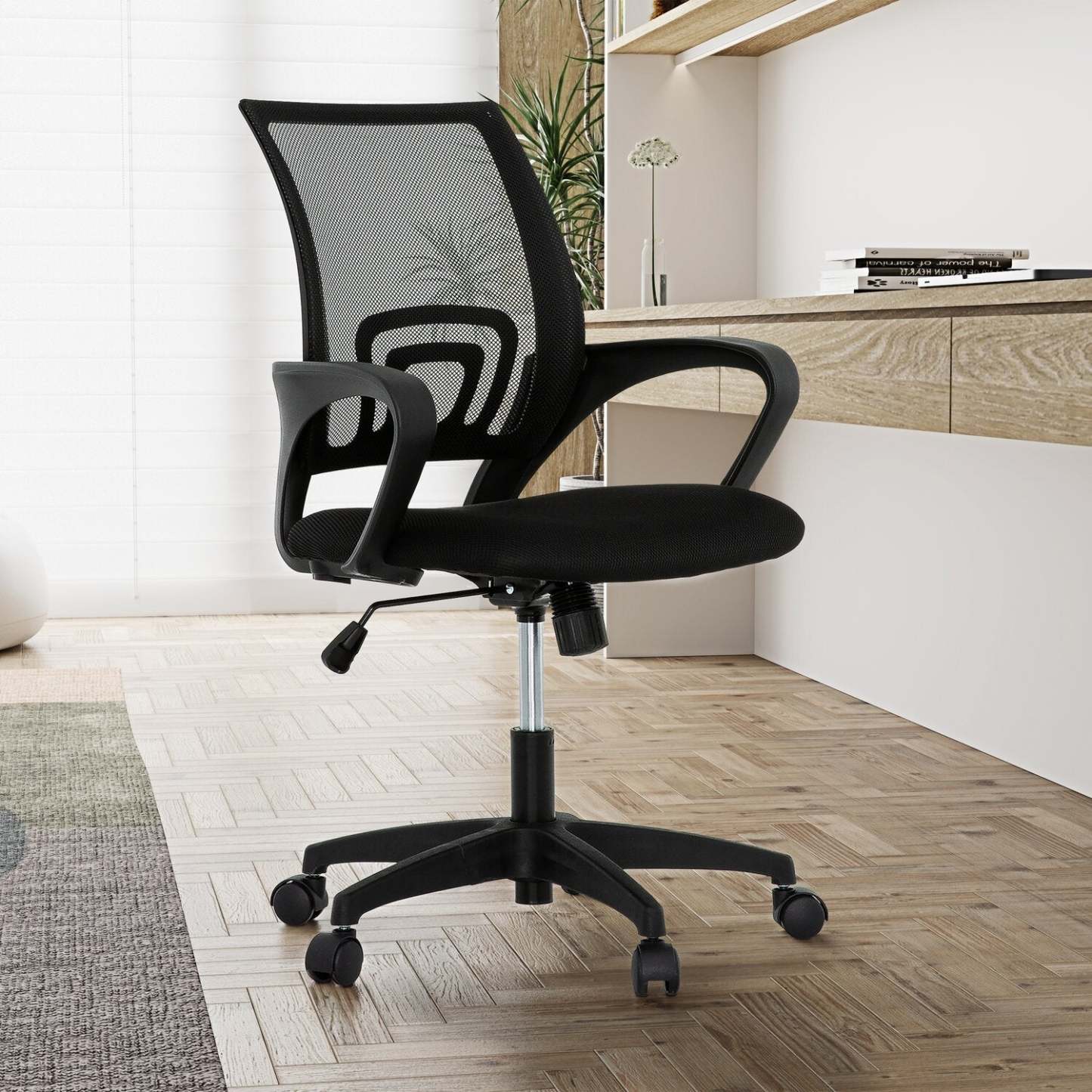Sealy® Raven 25,2” Chaise de bureau ergonomique réglable avec rembourrage en mailles - noire | Chaise de bureau ergonomique réglable Raven de Sealy de 25,2 po avec rembourrage en mailles - noire