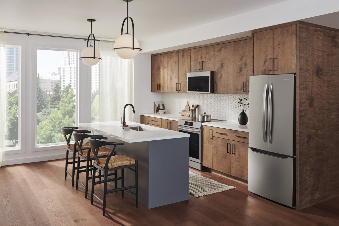 Réfrigérateur Frigidaire Gallery de 30 po et de 20 pi³ de profondeur standard à portes françaises - Résistant aux traces® en acier inoxydable …