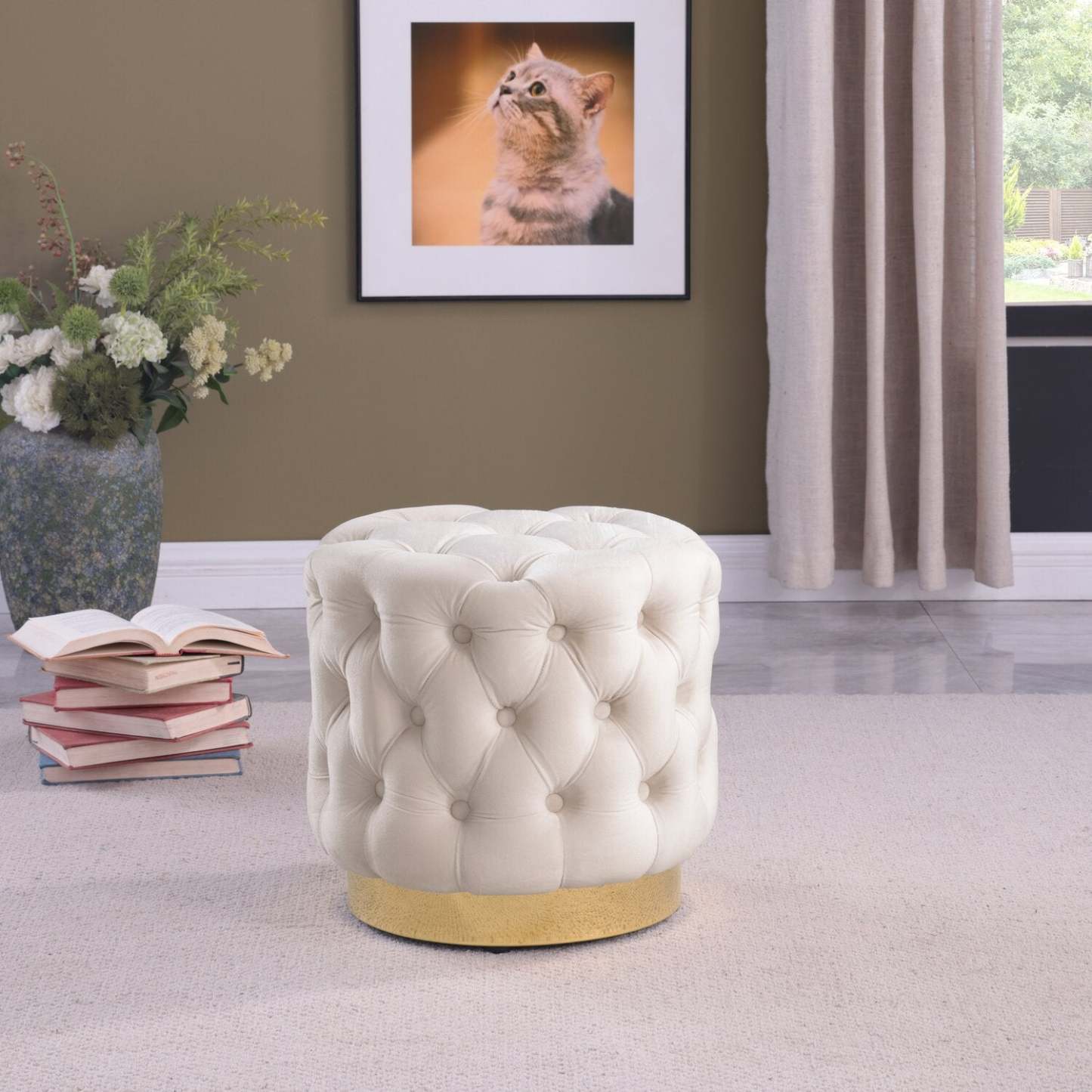 Pouf rond Adell de 17 po en tissu avec base dorée - blanc