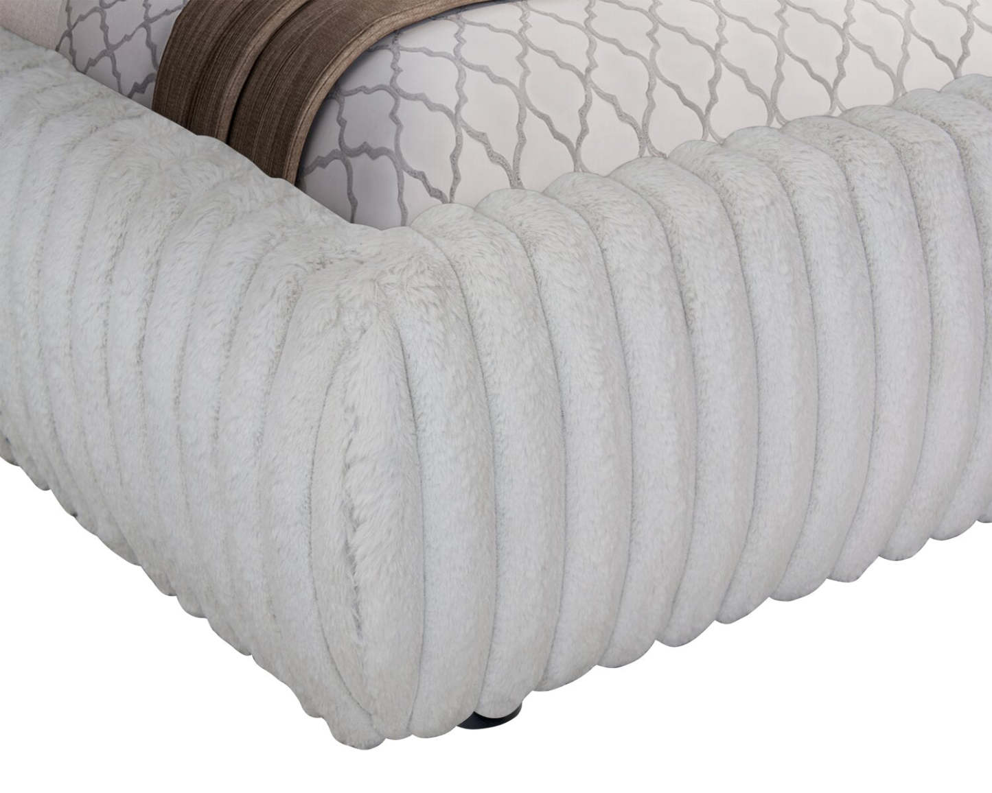 Lit plateforme rembourré Aria en tissu gris capitonné - format très grand lit