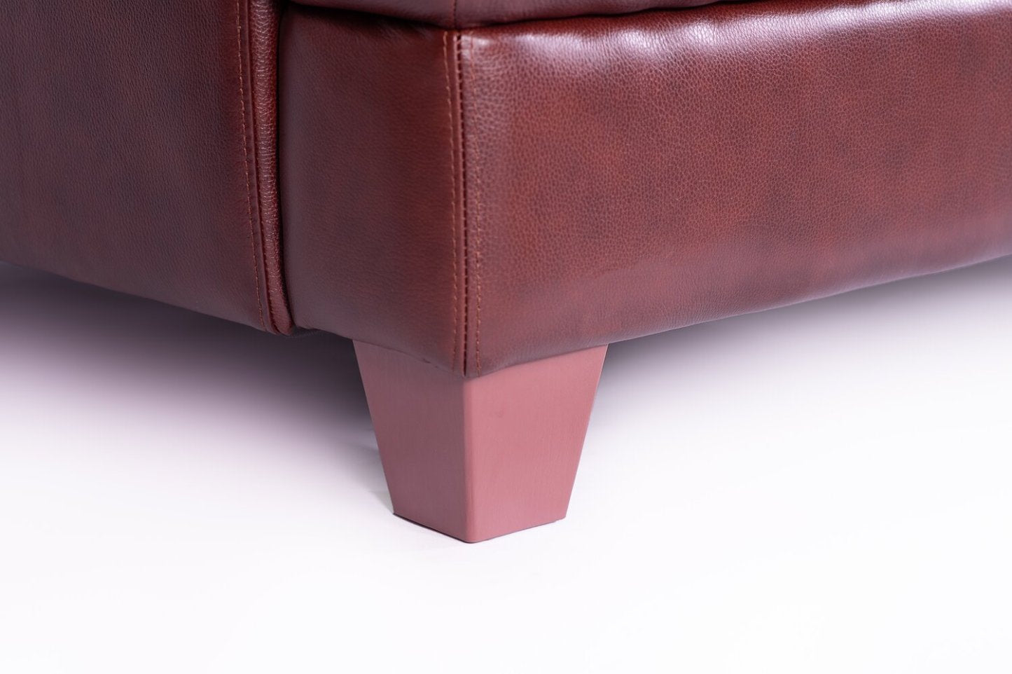 Chateau d'Ax Vita 87 canapé en cuir 100 % véritable avec coutures à motif de diamant et pattes en bois - brun | Canapé Vita de Château d'Ax de 87 po en cuir 100 % véritable avec coutures à motif de diamant et pattes en bois - brun