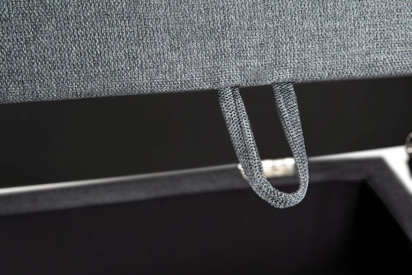 Scott Living Evolve Modular 39.5 Linen-Look Fabric Storage Ottoman with Feather Down Cushion - Charcoal Grey | Pouf de rangement modulaire Evolve de Scott Living de 39,5 po en tissu d’apparence lin avec coussin en duvet et plumes - gris anthracite