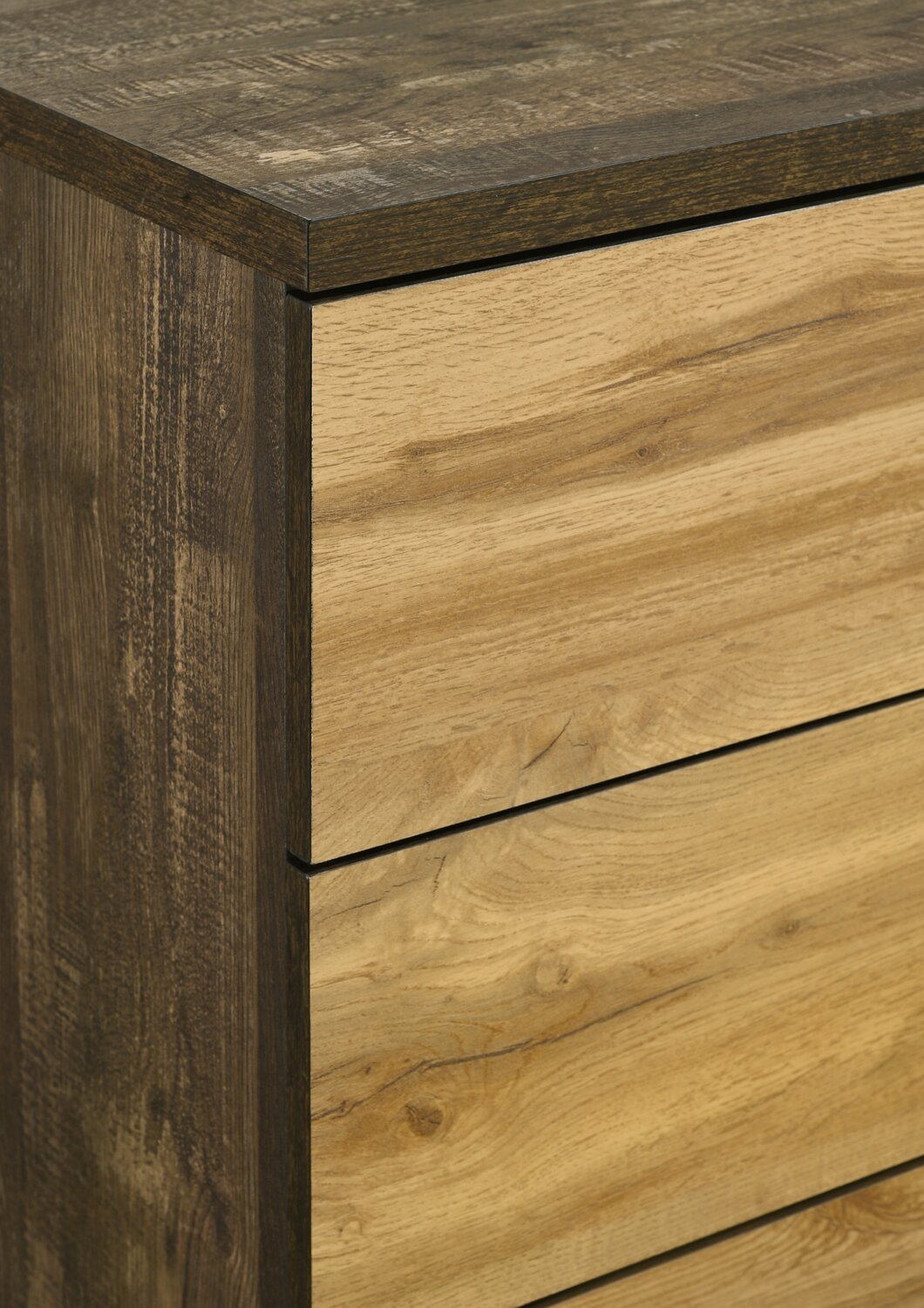 Commode de chambre à coucher Silas, 5 tiroirs, 33 L x 47,5 H - Marron rustique | Commode verticale de chambre à coucher Silas de 33 po (L) x 47,5 po (H) à 5 tiroirs - brun rustique