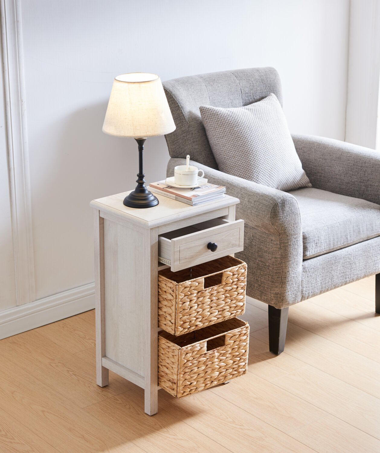 Table de chevet Jon 15,5 avec 2 paniers et tiroir - Chêne blanc|Table de fauteuil Jon de 15,5 po avec 2 paniers et tiroir - chêne blanc