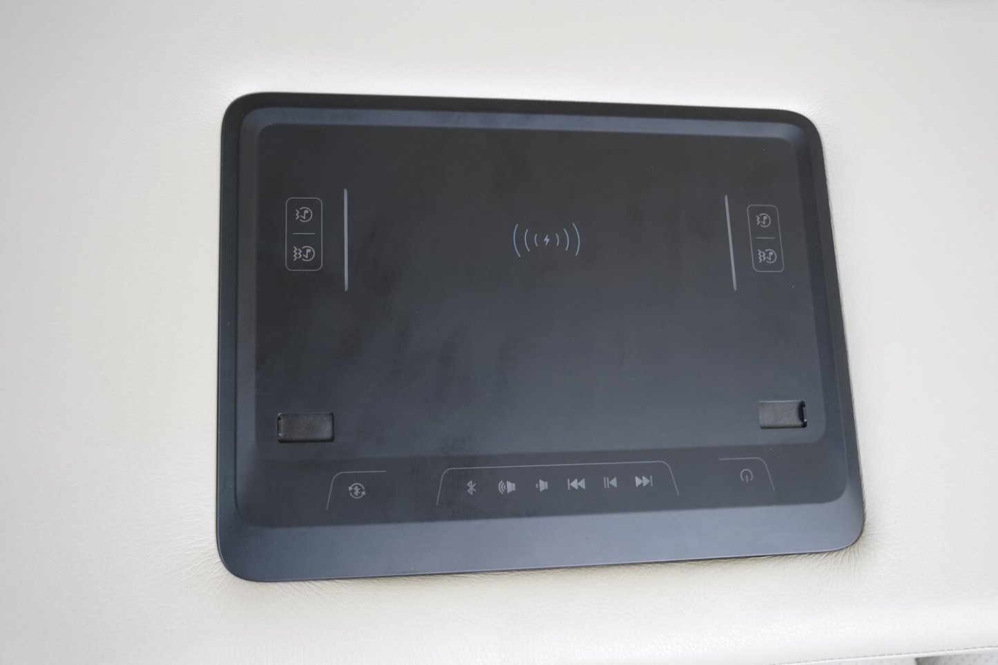 Canapé de massage à inclinaison électrique Elite de 86 po en cuir véritable avec son immersif et appuie-têtes électriques - mastic