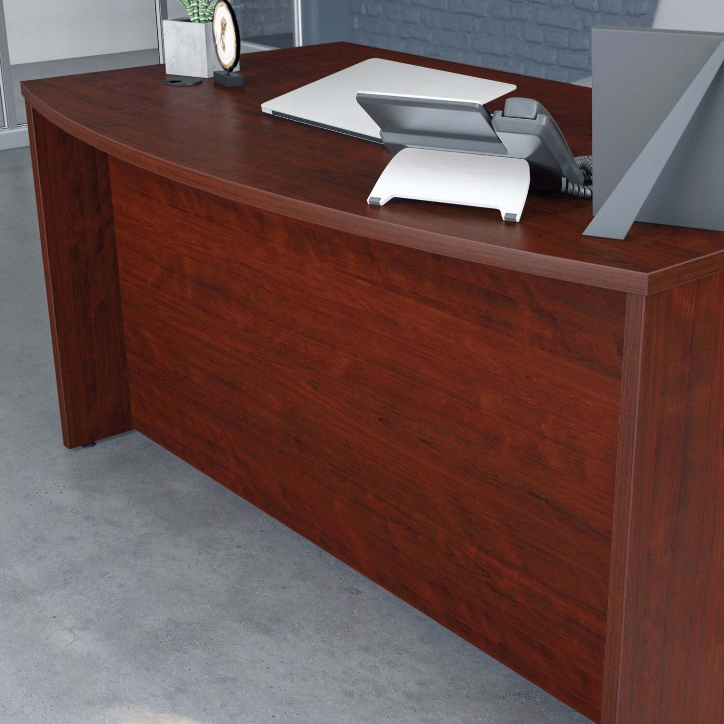 Affirm 59.06 Commercial Grade Office Desk - Cerisier classique|Bureau Affirm de 59,06 po de qualité commerciale - cerisier classique