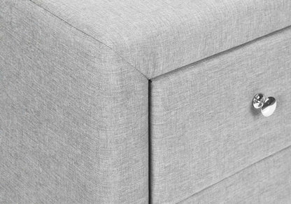 Table de nuit rembourrée à 2 tiroirs Zara, 20,5 L x 20,75 H - Gris | Table de nuit rembourrée Zara de 20,5 po (l) x 20,75 po (H) à 2 tiroirs - grise