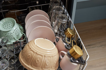 Lave-vaisselle encastré Whirlpool de 24 po et de 44 dBA avec commandes sur le dessus - acier inoxydable résistant aux empreintes digitales - WDT55…