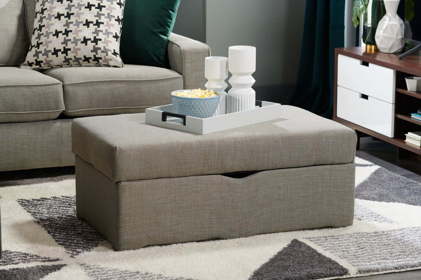 Made in Canada Sawyer 40 Linen-Look Fabric Storage Ottoman - Light Grey | Pouf de rangement Sawyer de 40 po fabriqué au Canada en tissu d’apparence lin - gris clair