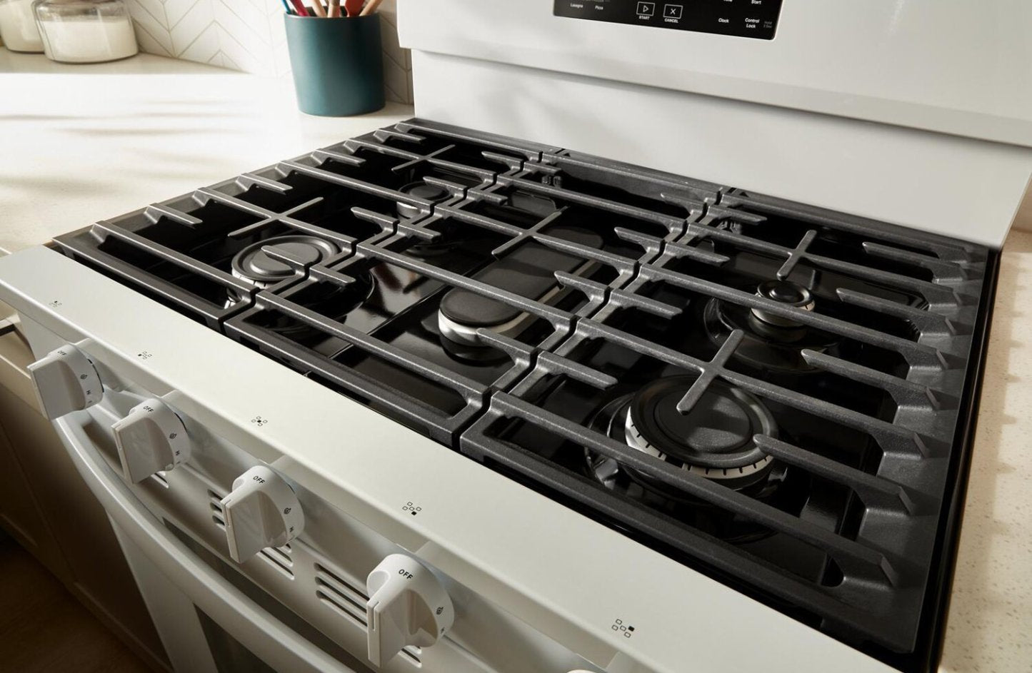 Cuisinière à gaz Whirlpool de 5 pi³ avec friture à air et autonettoyage - blanche - WFGS5030RW | WFGS50RW
