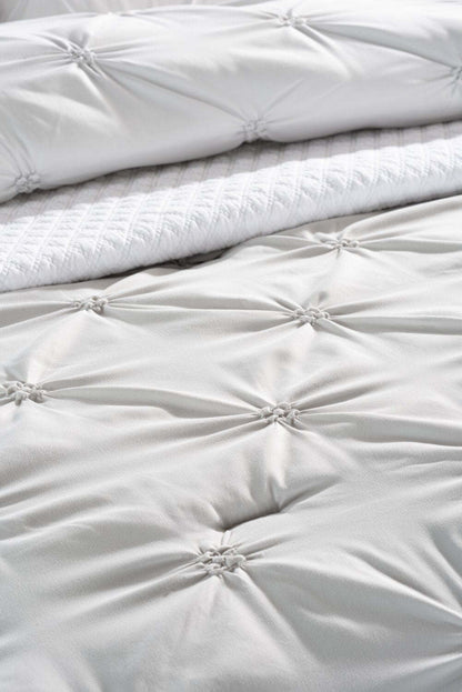 Brianna Light Grey 3-piece Full/Queen Comforter Set|Ensemble d'édredon Brianna 3 pièces gris clair pour lit double ou grand lit|BRILG3FQ