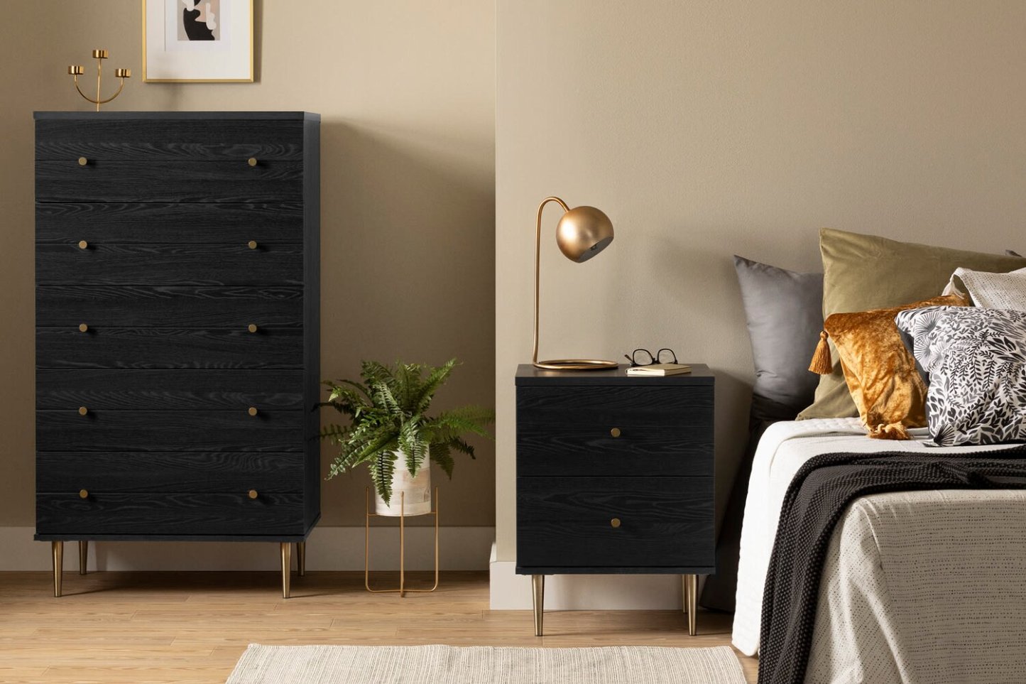 Commode de chambre à coucher Lake, 5 tiroirs, 29 L x 52 H, Fabriqué au Canada, Glam - Noir | Commode verticale somptueuse Lake de 29 po (L) x 52 po (H) à 5 tiroirs pour la chambre à coucher, fabriquée au Canada - noire