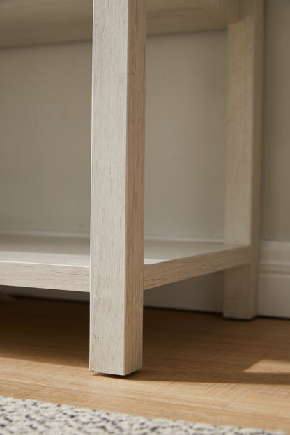 Corbin 47.25 Armoire d'appoint avec portes de grange coulissantes - Chêne blanc|Armoire décorative Corbin de 47,25 po avec portes de grange coulissantes - chêne blanc