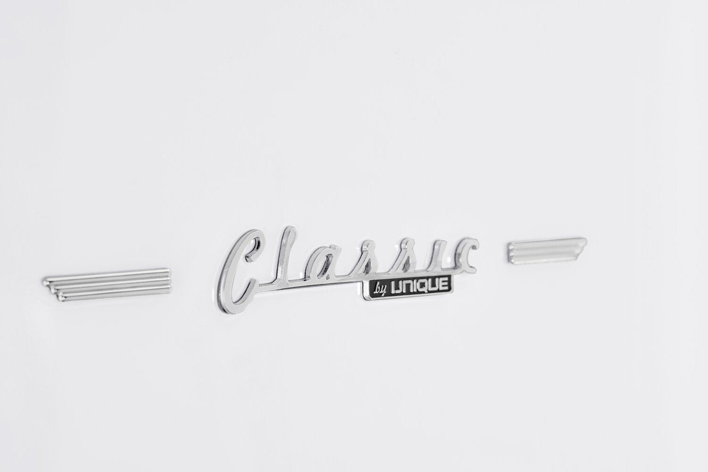 Réfrigérateur Classic Rétro par Unique de 24 po et de 12 pi3 à congélateur inférieur - blanc guimauve - UGP-340L W AC | U340LWAC