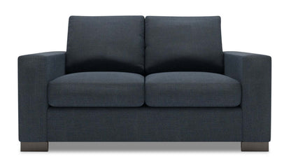 Fabriquée au Canada Causeuse personnalisable Track de Sofa Lab de 62 po en tissu d’apparence lin avec accoudoirs rectilignes - bleu Luna Sailor | TR202491