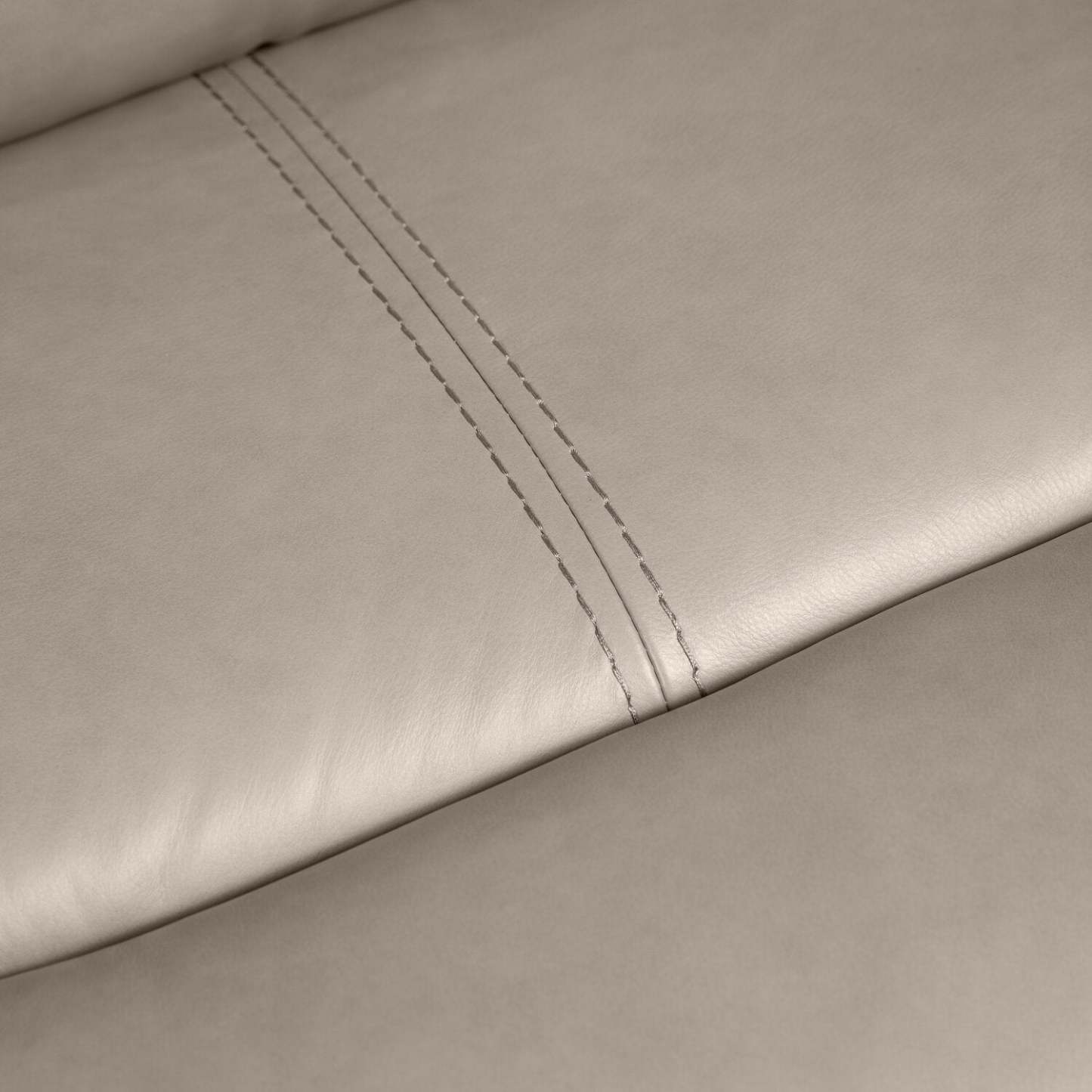 Canapé à inclinaison électrique Prescott de Scott Living de 88,5 po en cuir véritable avec appuie-têtes électriques - gris