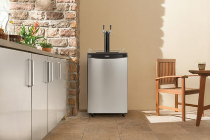 Danby 5,4 Cu. Fort. Kegerator à robinet unique - DKC054A1BSLDB | Refroidisseur de fût à bière Danby de 5,4 pi³ à 1 robinet - DKC054A1BSLDB | DKC054A1