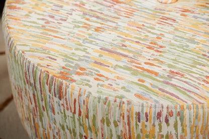 Fabriqué au Canada Sofa Lab personnalisable Pouf en tissu The Curve 31 - Jardin multicolore | Pouf The Curve de Sofa Lab de 31 po fabriqué au Canada en tissu - Jardin multicolore | CURV1141