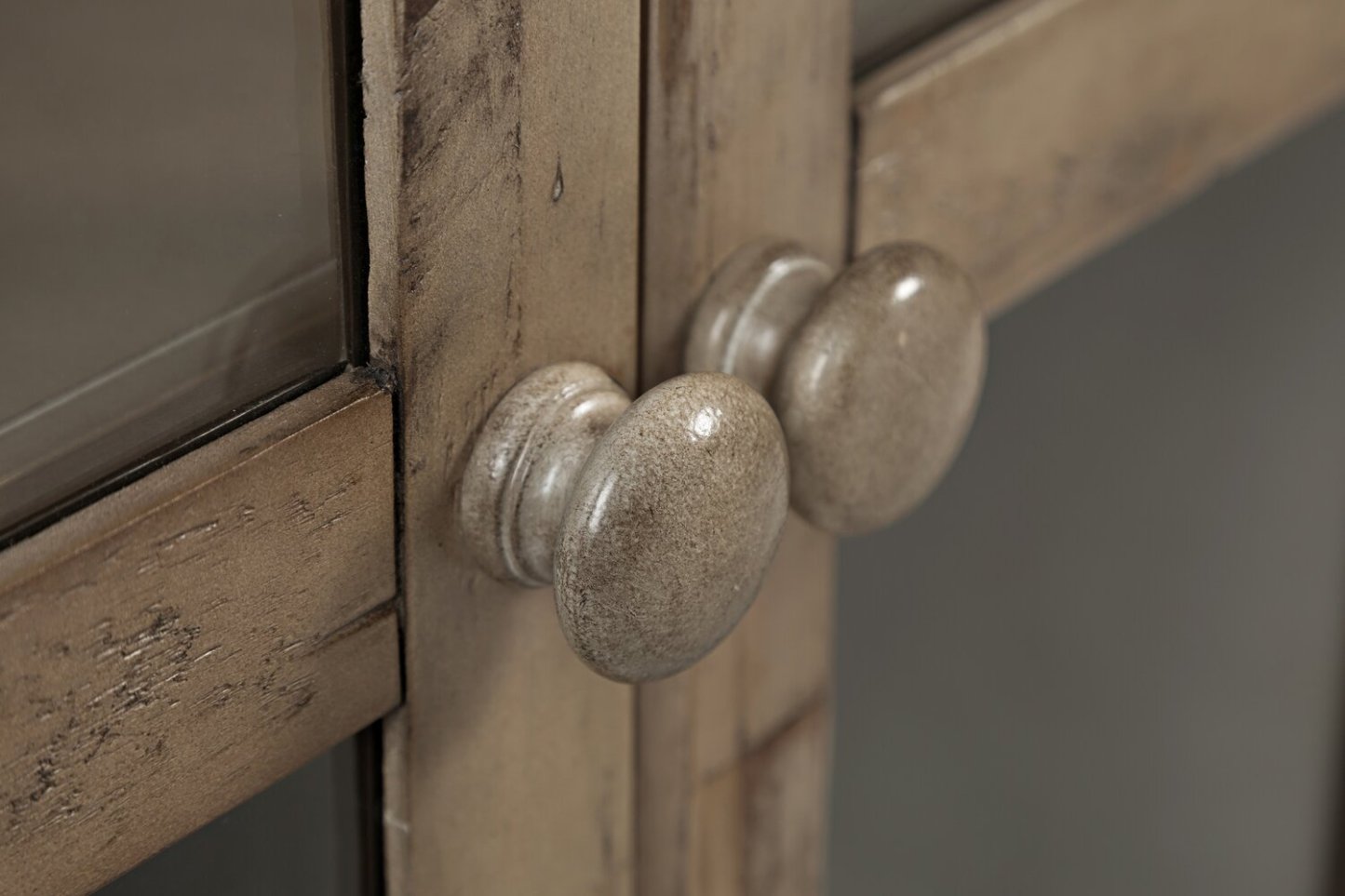 Rocco 32 Armoire d'appoint 2 portes - Bois naturel|Armoire décorative Rocco de 32 po avec 2 portes - bois naturel