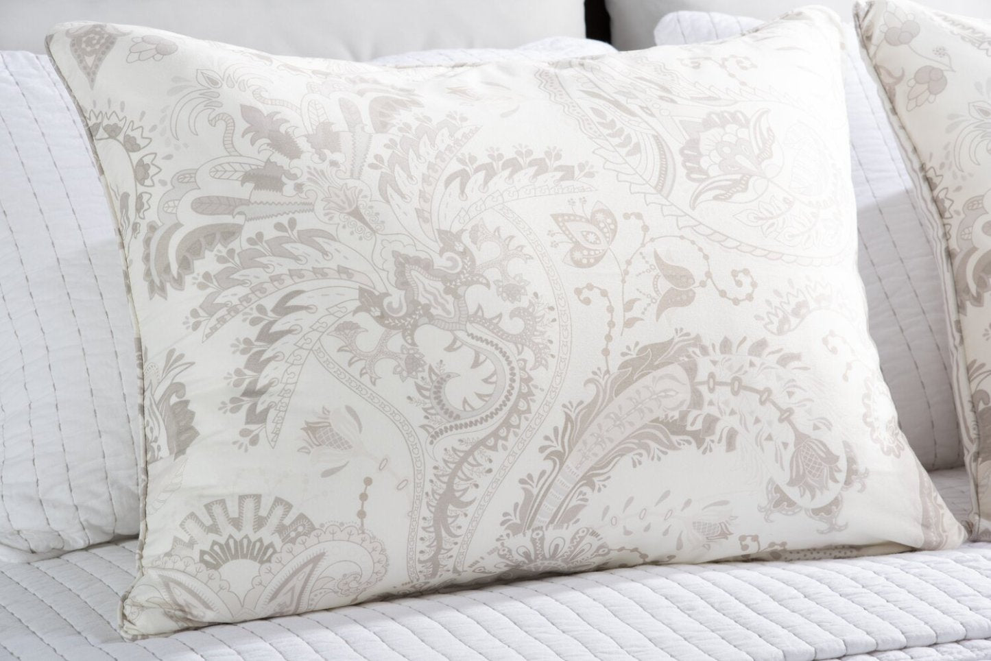 Indie Paisley 3-Piece King Comforter Set - White|Ensemble d'édredon Indie Paisley 3 pièces pour très grand lit - blanc|PAISL3KG