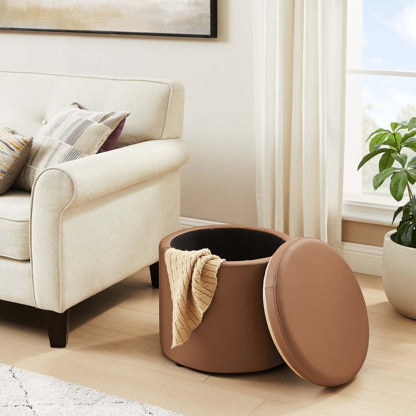 Manitoba 18 Round Storage Ottoman - Brown Faux Leather|Pouf de rangement rond Manitoba de 18 po - similicuir brun