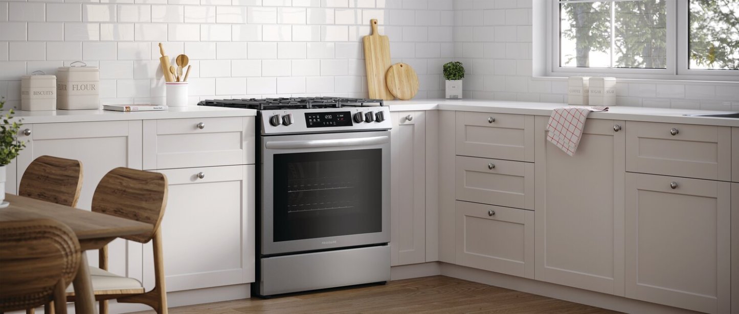 Cuisinière à gaz Frigidaire de 5,1 pi³ avec préchauffage rapide et cuisson par convection - acier inoxydable - FCFG3083…