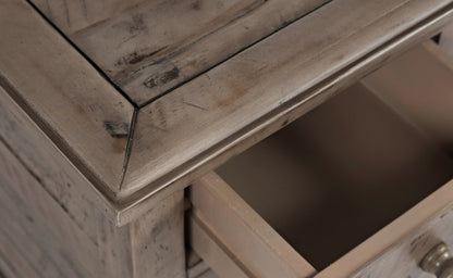 Rocco 16 Chairside Table avec USB - Bois Naturel|Table de fauteuil Rocco de 16 po avec USB - bois naturel