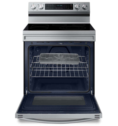 Cuisinière intelligente électrique amovible Samsung de 6,3 pi³ avec friture à air - acier inoxydable - NE63A6711SS/…