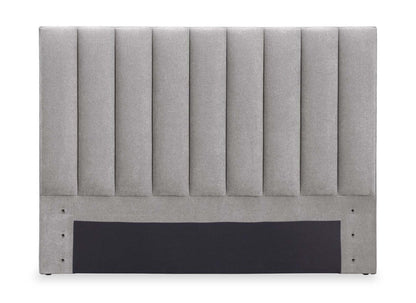 Lit plateforme rembourré Amos en tissu gris avec tête de lit canalisée - Pleine grandeur | Lit plateforme Amos rembourré en tissu gris avec tête de lit à canaux - format lit double