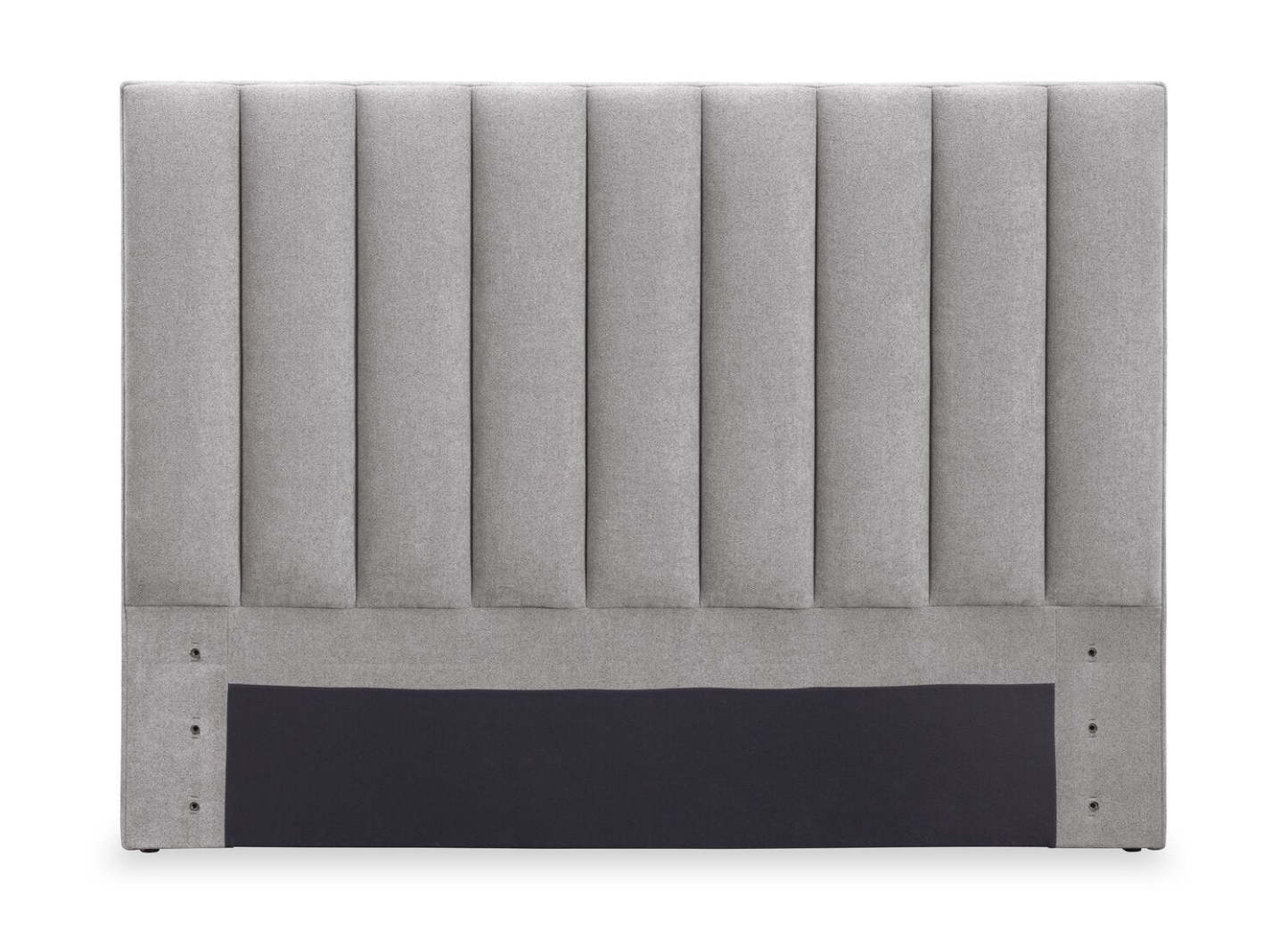 Lit plateforme rembourré Amos en tissu gris avec tête de lit canalisée - Grand lit | Lit plateforme Amos rembourré en tissu gris avec tête de lit à canaux - format grand lit