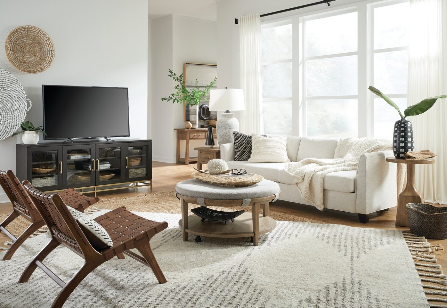 Rhett 64 Modern Sofa Table with Storage and Shelf - Light Brown Oak|Table de salon moderne Rhett de 64 po avec rangement et étagère - chêne brun clair
