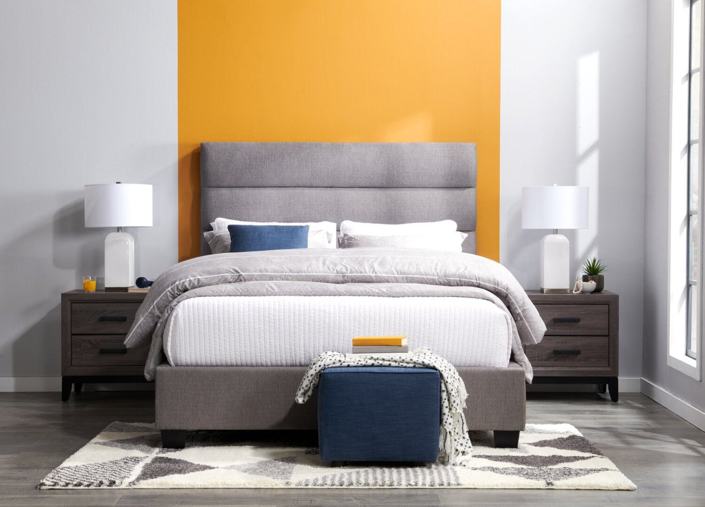 Lit rembourré Naya en tissu gris, capitonné - Queen Size | Lit rembourré Naya en tissu gris capitonné - format grand lit