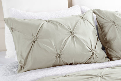 Gardenia Wynd 3-Piece King Comforter Set - Oatmeal | Ensemble d'édredon Gardenia Wynd 3 pièces - écru pour très grand lit