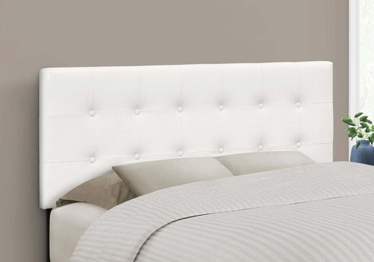 Tête de lit rembourrée Estel en tissu de cuir végétalien blanc, capitonné à boutons - Pleine grandeur | Tête de lit rembourrée Estel en tissu de cuir végétalien blanc avec capitonnage à boutons - format lit double