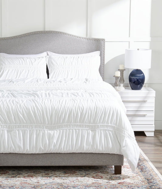 Rhodes 3-Piece Full/Queen Comforter Set - White | Ensemble d’édredon Rhodes 3 pièces pour lit double ou grand lit - blanc