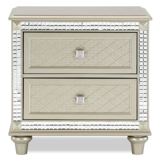 Table de chevet à 2 tiroirs Tyra, 28 L x 29 H, Glam - Champagne | Table de nuit somptueuse Tyra de 28 po (L) x 29 po (H) à 2 tiroirs - champagne
