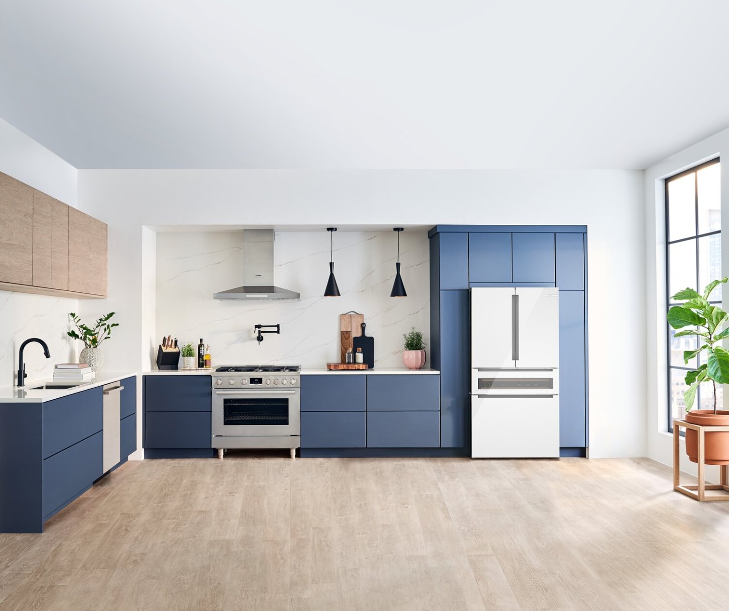 Bosch 36 20.5 Cu. Ft. 800 Series Smart Counter-Depth French-Door Refrigerator - B36CL81ENW  | Réfrigérateur intelligent Bosch série 800 de 36 po et de 20,5 pi3 de profondeur comptoir à portes françaises - B36CL81ENW  | B36CL81W