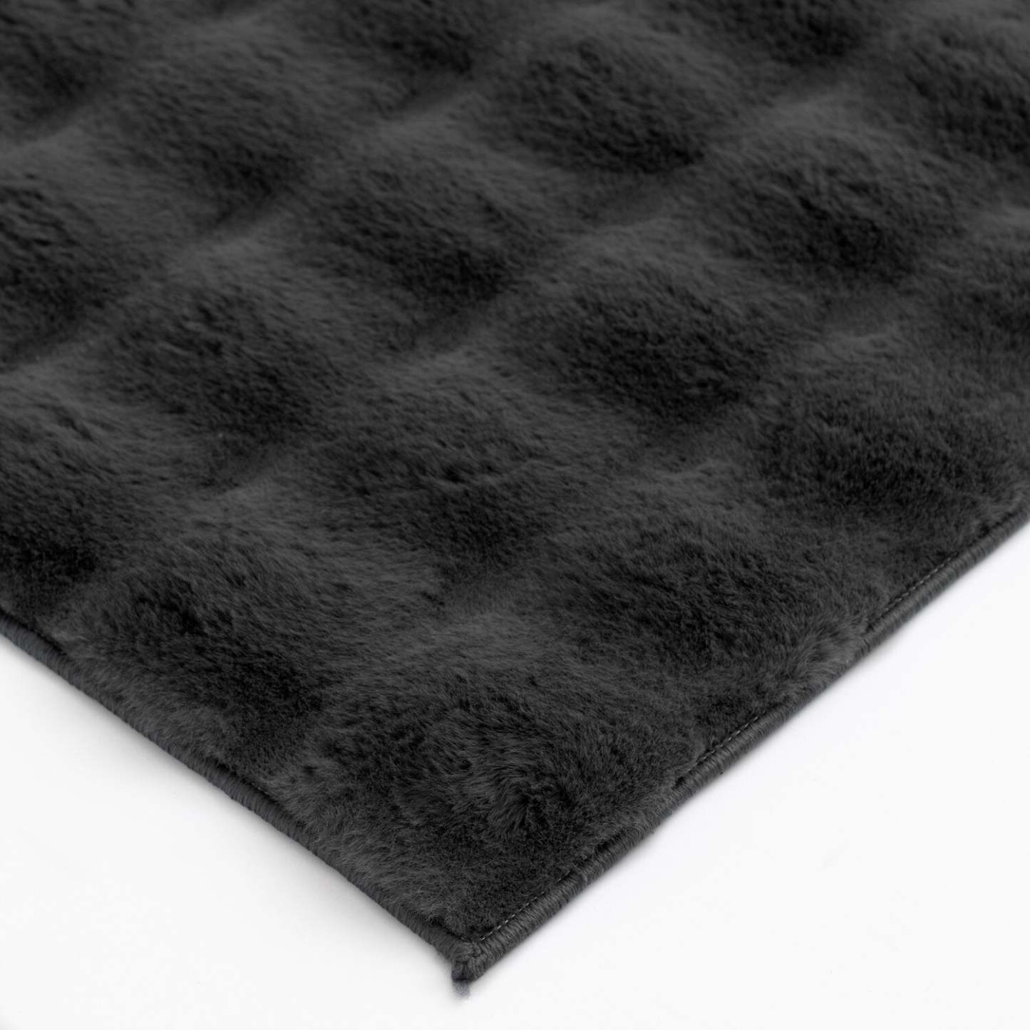 Tapis Bubble en fausse fourrure gris foncé avec revers en mousse à mémoire de forme - 5 pi x 7 pi | BUBBDG06