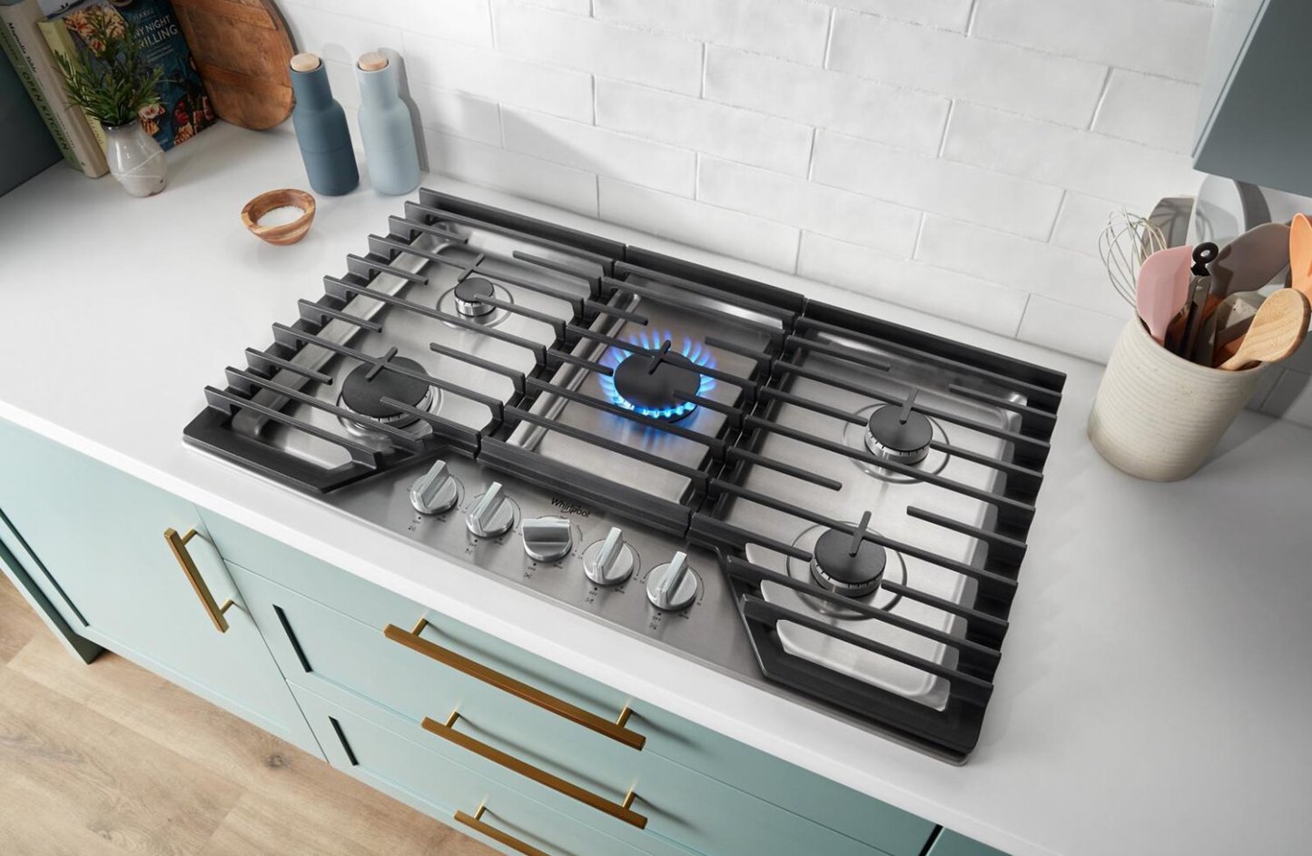 Whirlpool 36 Surface de cuisson à gaz avec 5e brûleur et grilles en fonte à charnières EZ-2-Lift™ - WCGK5036PS | Surface de cuisson à gaz Whirlpool de 36 po avec 5e brûleur et grilles en fonte à charnières EZ-2-LiftMC - WCGK5036PS | WCGK536S