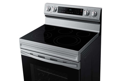 Cuisinière électrique intelligente amovible Samsung de 6,3 pi³ avec friture à air - acier inoxydable - NE63A6511SS/…