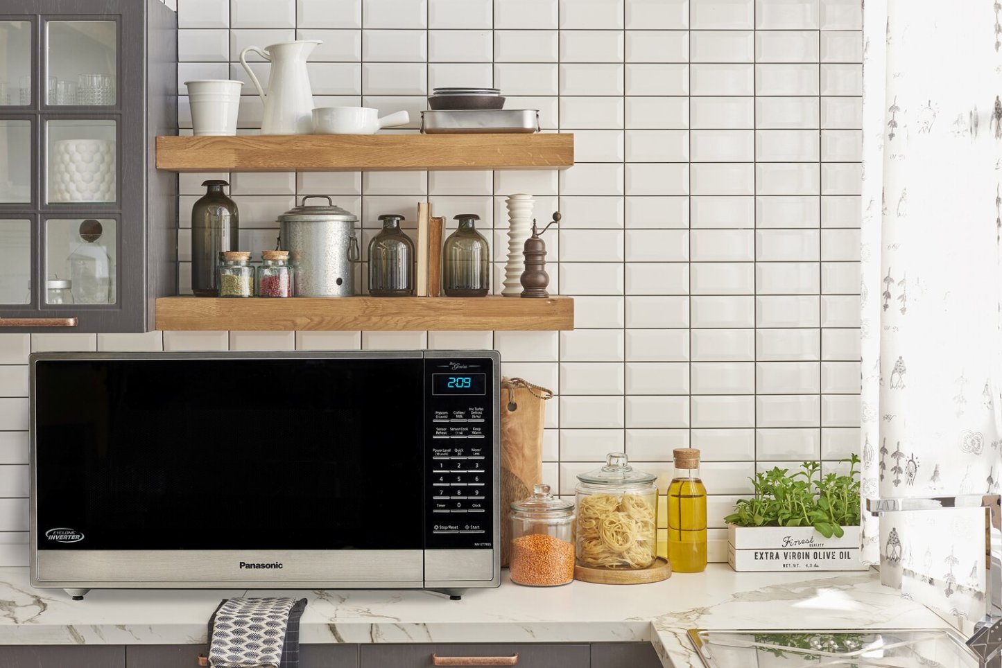 Panasonic 1,6 Cu. Fort. Micro-ondes de comptoir de 1 200 W avec inverseur cyclonique - NNST785SC | Quatre à micro-ondes de comptoir Panasonic de 1,6 pi3 avec une puissance de 1200 W et la technologie InverterMC cyclonique - NNST785SC | NNST785C