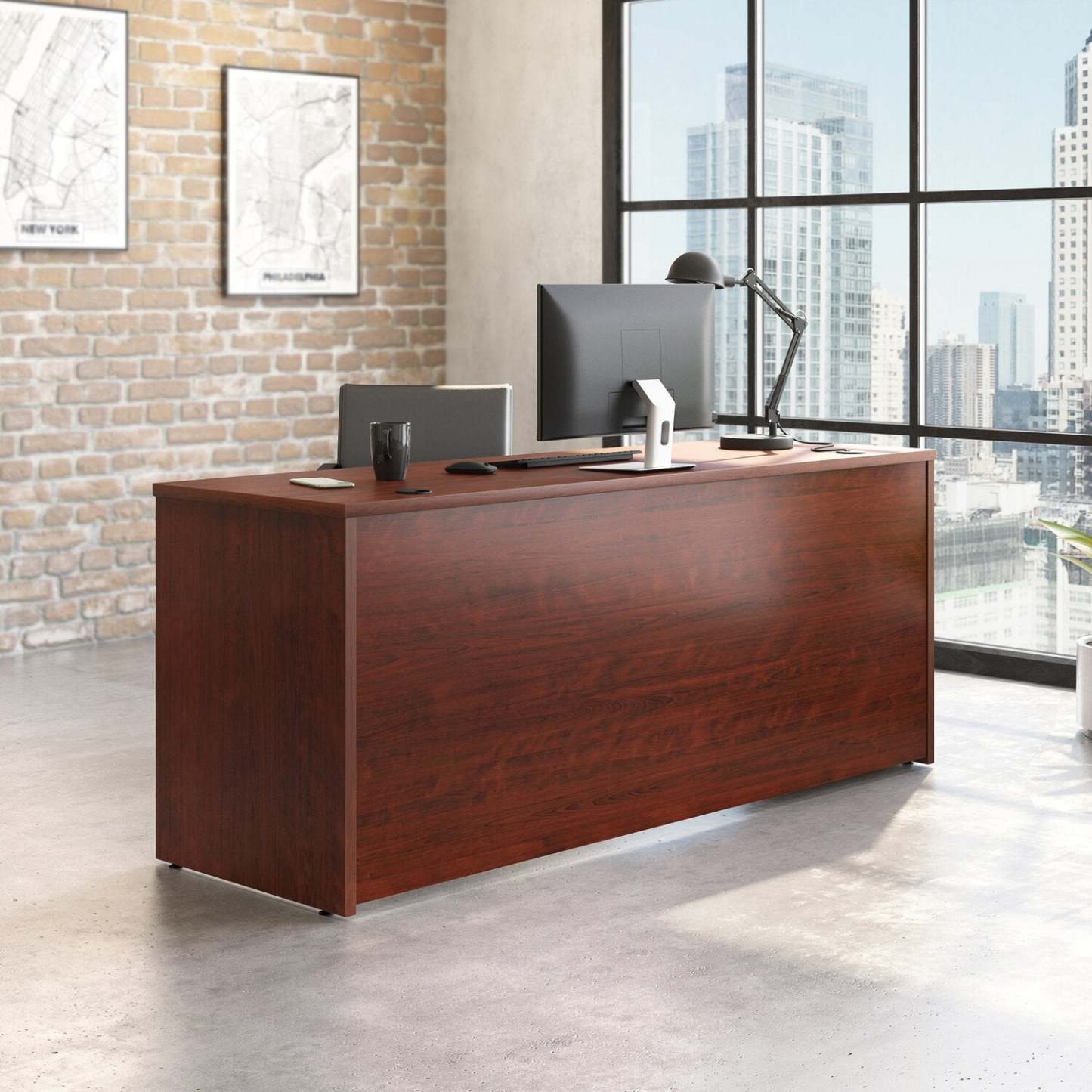 Affirm 71.10 Commercial Grade Office Desk - Cerisier classique|Bureau Affirm de 71,10 po de qualité commerciale - cerisier classique